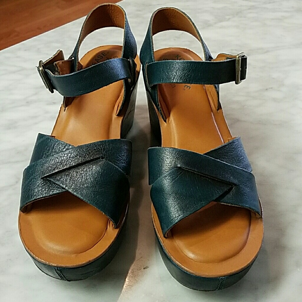 Korkease leather wedge